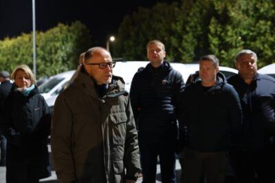 На Львівщині благодійний фонд з Латвії передав українським військовим 43 транспортні засоби (фото)