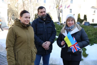 Військові ЗСУ отримали ще 35 позашляховиків від британських волонтерів (фото)