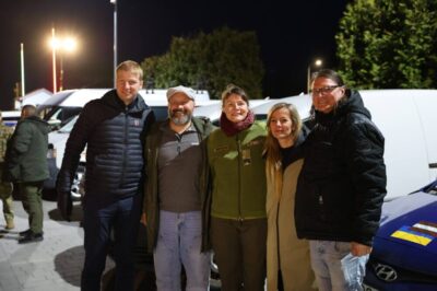 На Львівщині благодійний фонд з Латвії передав українським військовим 43 транспортні засоби (фото)