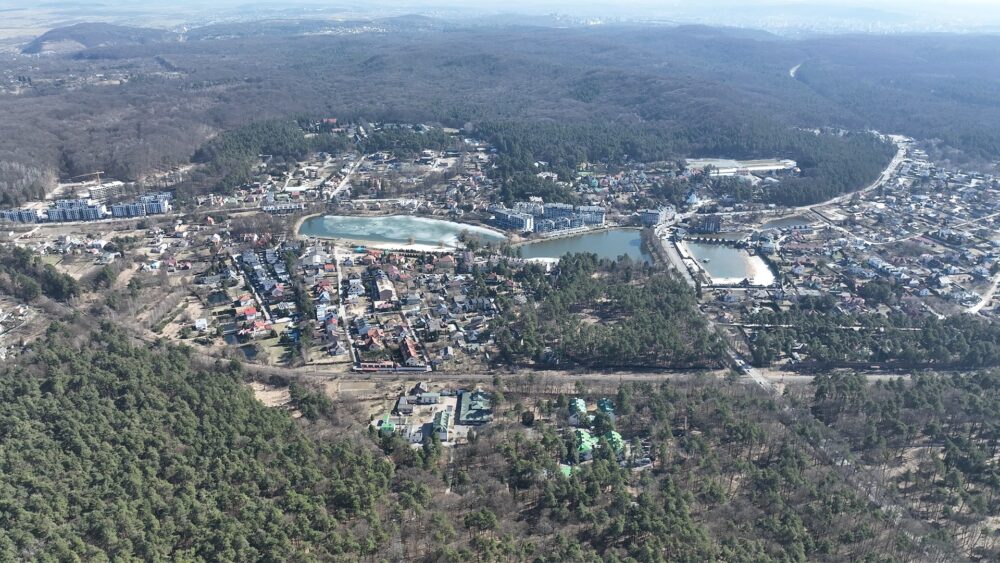 Брюховичі: як «зелені легені» Львова стають територією забудови