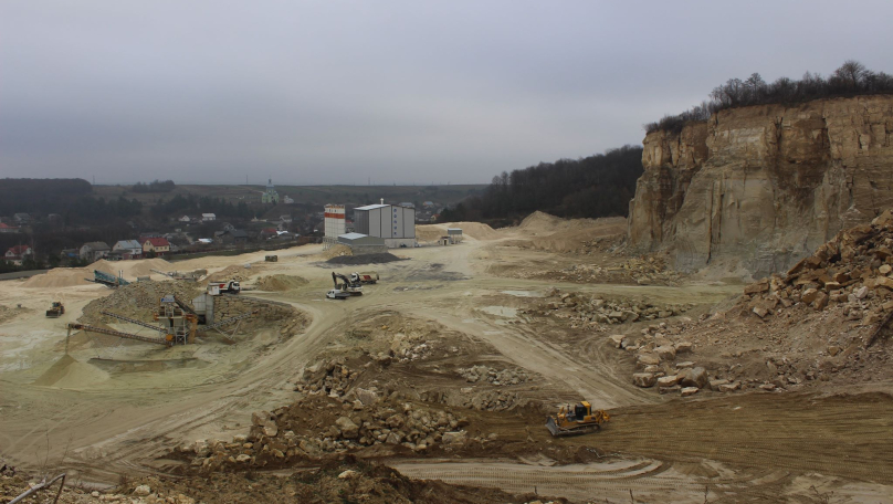 На Львівщині директор лісгоспу уник покарання за передачу лісу під карʼєр