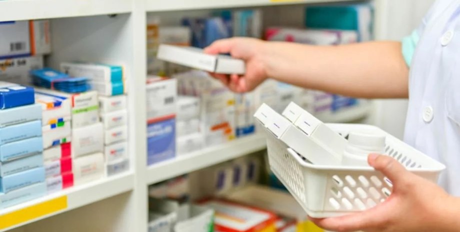 Коли аптека далеко: в Україні починають продавати ліки на заправках