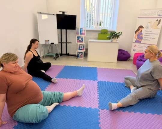 У Клініці матері і дитини Університетської лікарні відновили заняття з йоги для вагітних