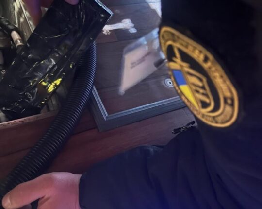 Львівські митники виявили 250 пачок прихованих сигарет у рейсовому автобусі