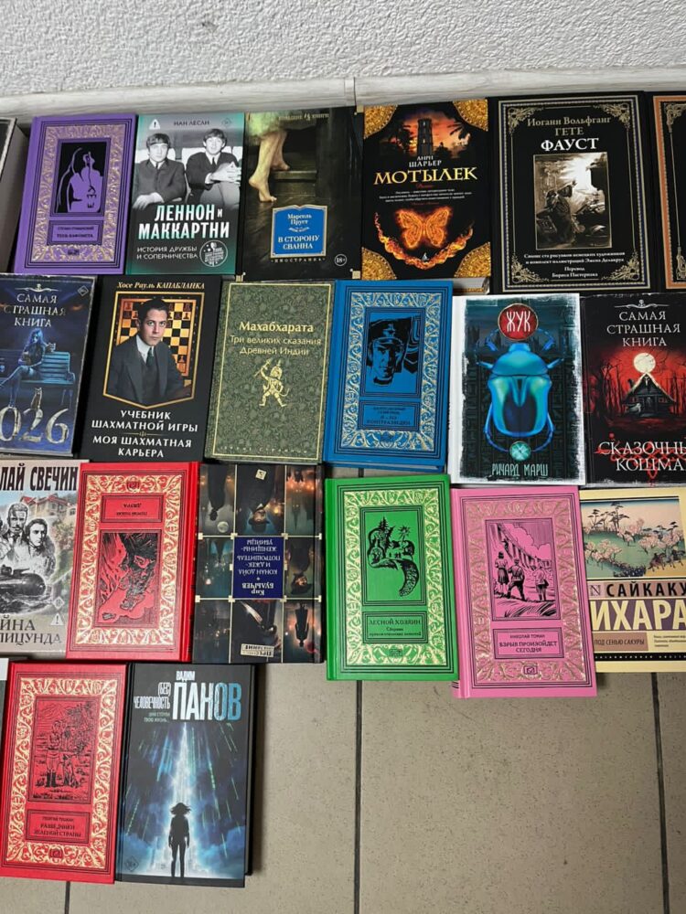 Львівські митники викрили на кордоні контрабанду російських книг на 145 тисяч гривень