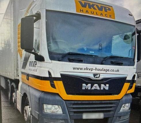 Львівські митники викрили шаххраїв, які намагалися ввезти вантажівку під виглядом допомоги для ЗСУ