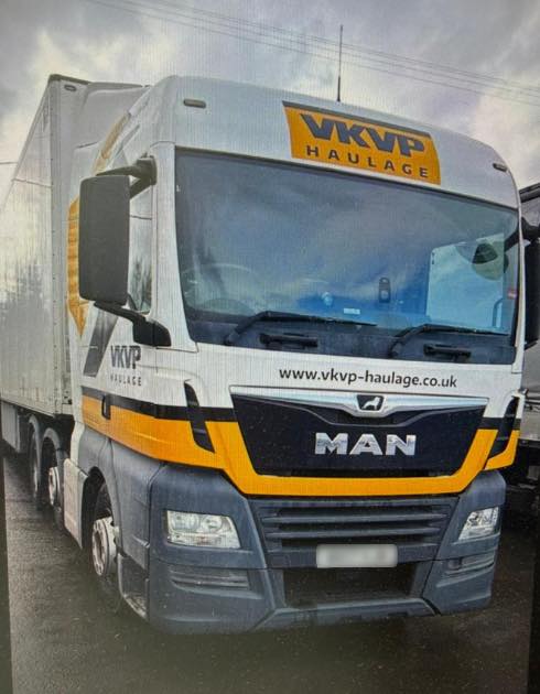 Львівські митники викрили шаххраїв, які намагалися ввезти вантажівку під виглядом допомоги для ЗСУ