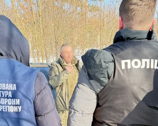 На Львівщині військовий систематично вимагав з підлеглого гроші за непереведення на фронт