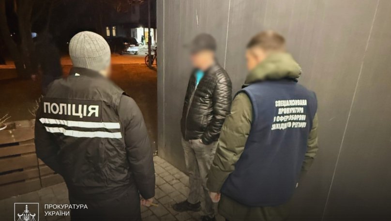 На Львівщині затримали офіцера, який вимагав 5 тисяч доларів у курсанта