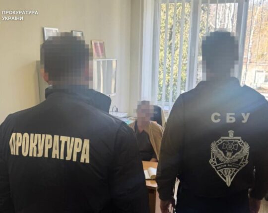 На Львівщині лікарка та медсестра вимагали 3 000 доларів за III групу інвалідності