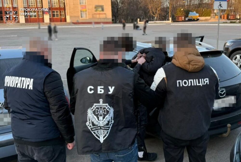 На Львівщині викрили чоловіка, який за $2000 обіцяв вплинути на рішення лікарської комісії