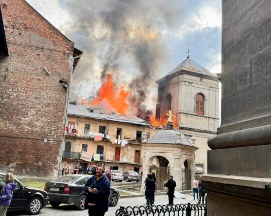 Росія атакувала дронами Львів: є ушкодження спащини ЮНЕСКО, поранені люди (відео)