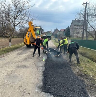 На Львівщині відновили понад 72 тис. м² покриття (фото)