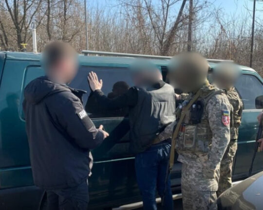 На Львівщині викрили групу “ділків”, яка за гроші організовувала втечу військового з полігону