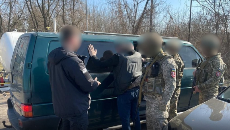 На Львівщині викрили групу “ділків”, яка за гроші організовувала втечу військового з полігону