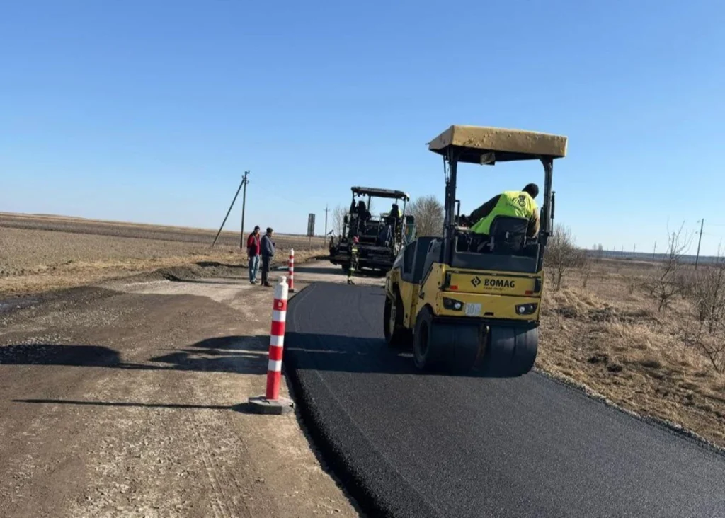 На дорогах Львівщини триває ліквідація аварійної ямковості