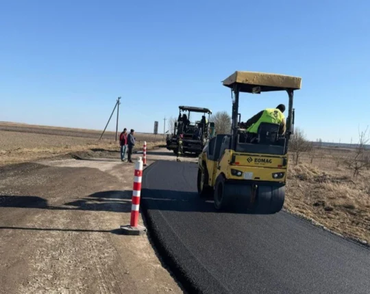 На дорогах Львівщини триває ліквідація аварійної ямковості