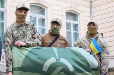 Британські фермери передали для українських військових 38 позашляховиків (фото)