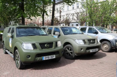 Британські фермери передали для українських військових 38 позашляховиків (фото)