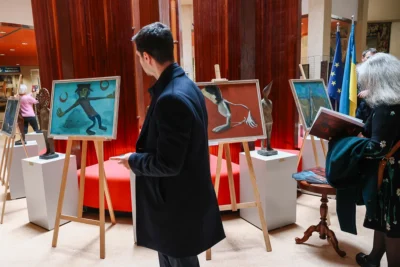 «When the Sky is Silent»: у Раді Європи презентували виставку львівського художника Артура Котика (фото)