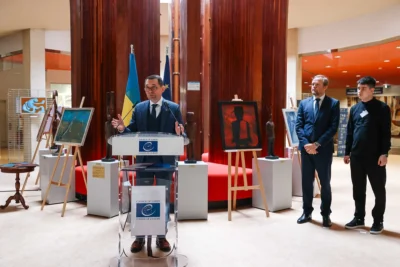 «When the Sky is Silent»: у Раді Європи презентували виставку львівського художника Артура Котика (фото)
