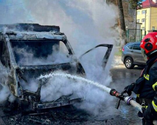 У Рудному на Львівщині горіла інкасаторська машина