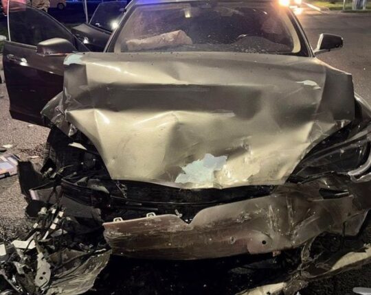 У Львові внаслідок ДТП травмувалися четверо пасажирів Tesla, серед них троє дітей