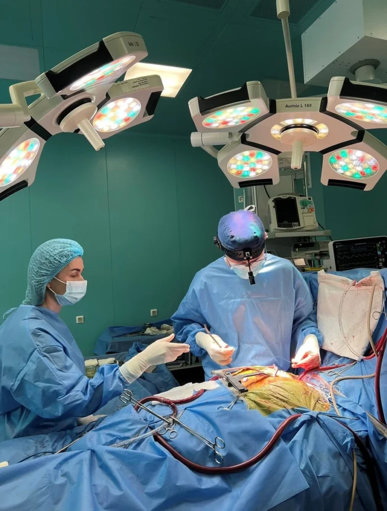 Львівські кардіохірурги провели унікальну операцію та врятували життя військовому