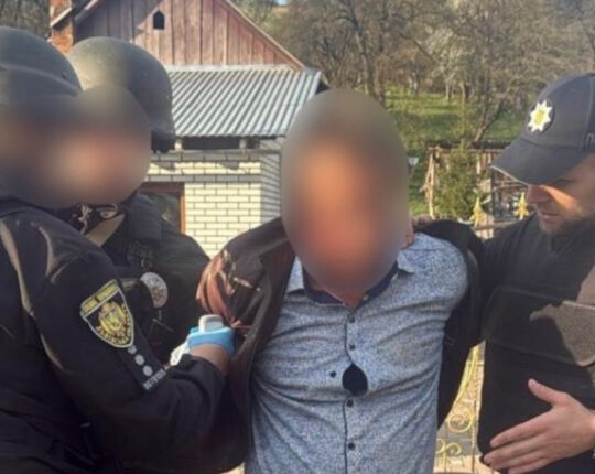 На Львівщині чоловік вистрілив з рушниці в односельця і втік до лісу