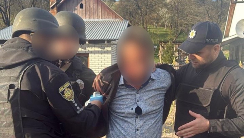 На Львівщині чоловік вистрілив з рушниці в односельця і втік до лісу