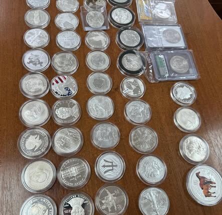 Львівські митники виявили у поштовому відправленні партію колекційних монет США