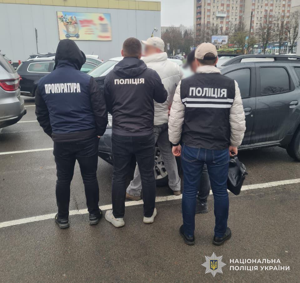 У Львові викрили ексдоцента, який за 10 тисяч доларів обіцяв ухилянту бронь в “Інтерполі”