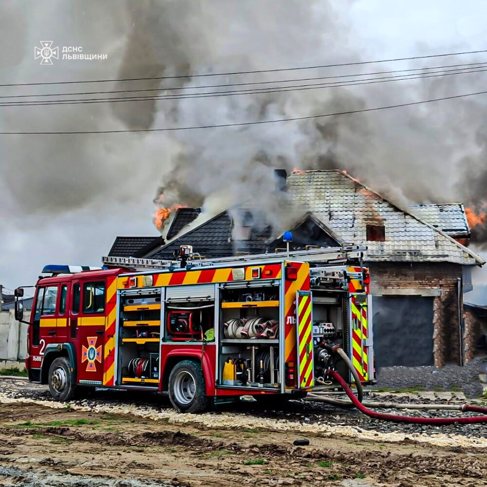 На Львівщині рятувальники ліквідували пожежу в котеджному будинку