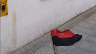 Центр ветеранів у Львові звернувся до поліції через зірваний червоно-чорний стяг