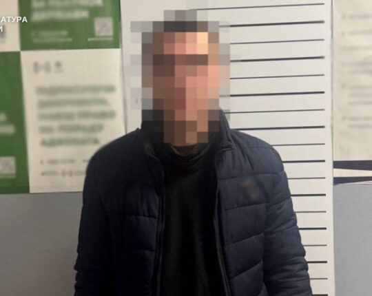 Мешканець Львівщини викрав з патрульної машини гумову палицю та алкотестер