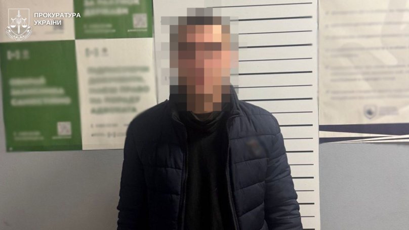 Мешканець Львівщини викрав з патрульної машини гумову палицю та алкотестер