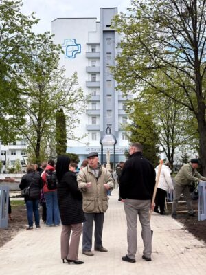 У Львівському госпіталі ветеранів висадили троянди на честь Юрія Липи (фото)