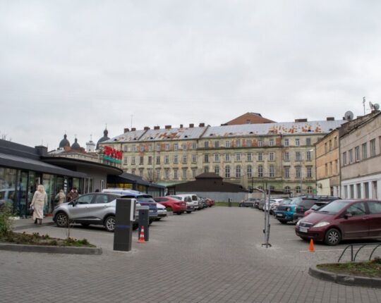 Львівська мерія закликала бізнес орендувати територію «Добробуту» через судові суперечки