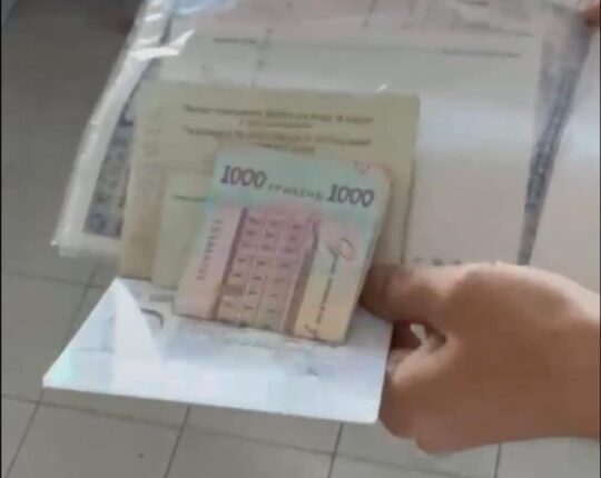 Перевізник пропонував хабар працівниці Львівської митниці