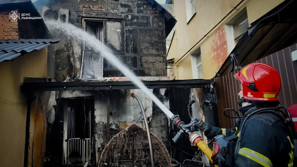 У Львові горів дах житлового будинку