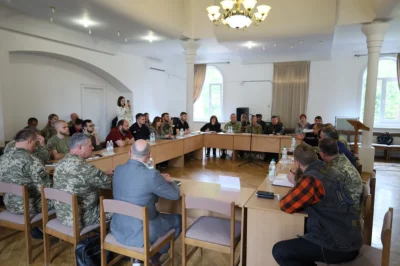 Повернення у цивільне життя: у Львові відбувся круглий стіл щодо реінтеграції ветеранів (фото)
