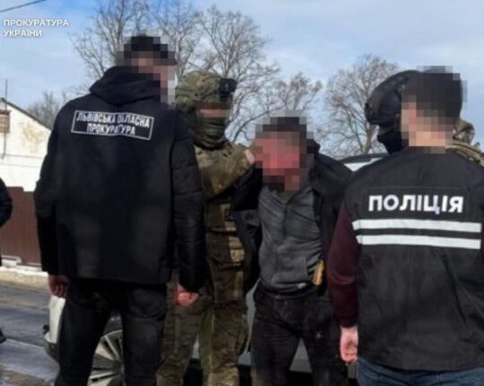 На Львівщині судитимуть чоловіка за вимагання 5 тисяч доларів та напад на поліцейського