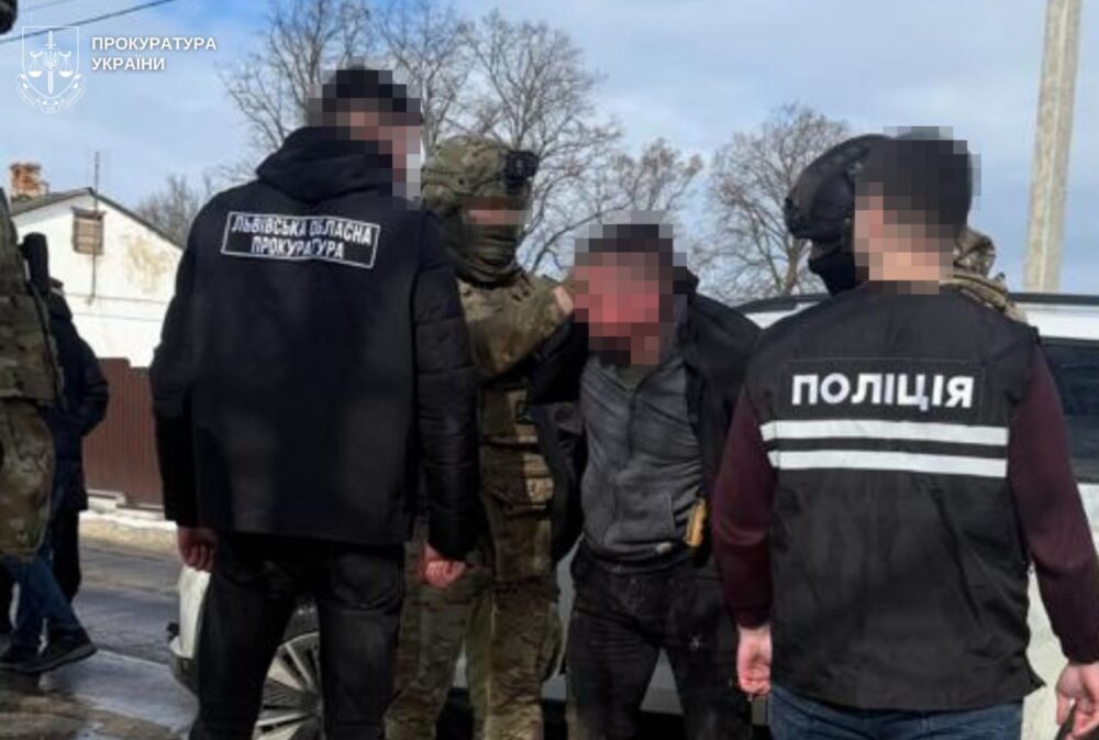 На Львівщині судитимуть чоловіка за вимагання 5 тисяч доларів та напад на поліцейського