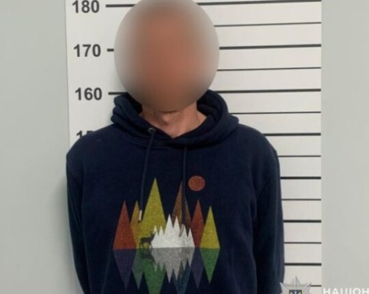 У Львові чоловік вдарив перехожого ножем у спину та втік