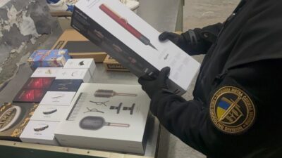 Львівська митниця зупинила контрабанду брендових товарі на мільйон