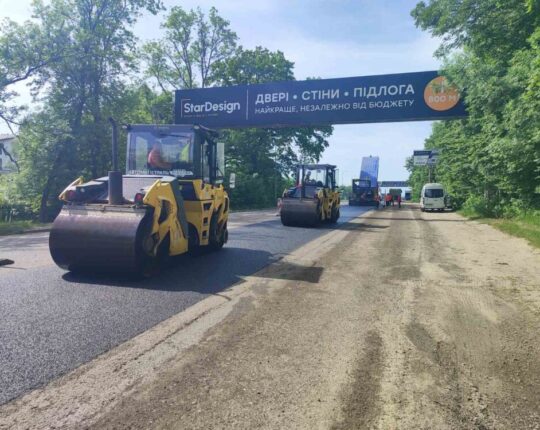 На Львівщині триває масштабний ремонт доріг: оновили вже понад 550 тисяч м² покриття
