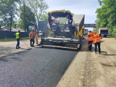 На Львівщині триває масштабний ремонт доріг: оновили вже понад 550 тисяч м² покриття
