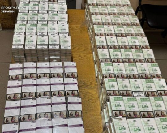 Львів’янина судитимуть за спробу вивезти до Польщі понад тисячу пачок цигарок у сховку фури