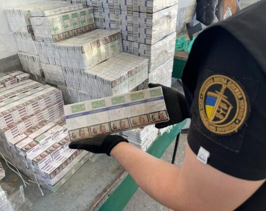Львівські митники зупинили контрабанду цигарок на кордоні з Польщею