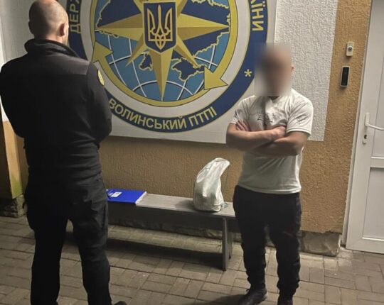 Мігранта з Азербайджану депортують після звільнення з тюрми на Львівщині